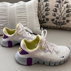 White Nike Metcon shoes